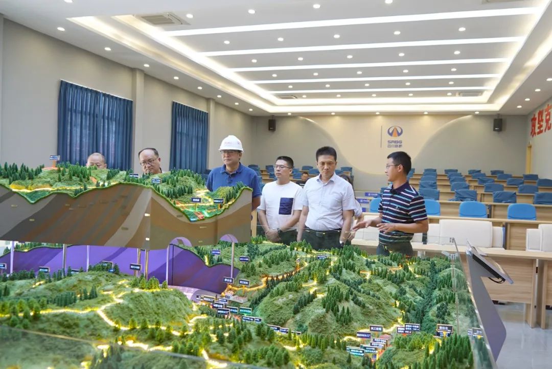 四川路橋黨委委員、紀(jì)委書記朱年紅到寧攀高速ZCB1-7/8分部檢查指導(dǎo)工作