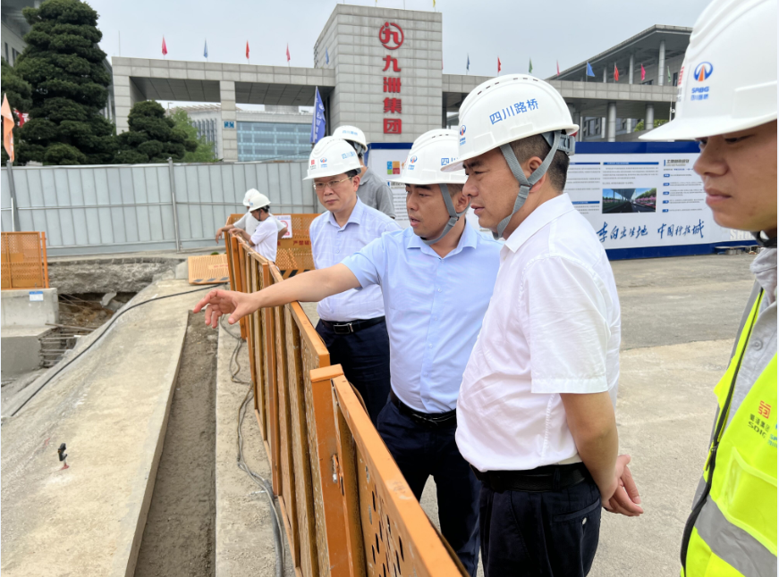 川交公司黨委書記、董事長(zhǎng)杜江林到綿陽(yáng)科技城新區(qū)一分部施工現(xiàn)場(chǎng)指導(dǎo)工作