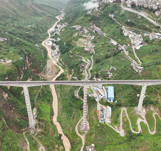 3-金陽(yáng)河三峽連心橋全長(zhǎng)757.7米，...