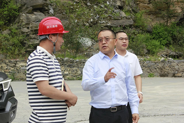 四川路橋黨委副書記、副董事長(zhǎng)、總經(jīng)理羊勇赴川汶高速TJ7項(xiàng)目檢查指導(dǎo)工作