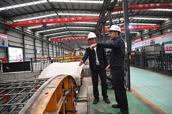 四川路橋黨委委員、紀委書記焦利軍赴都四項目檢查指導工作