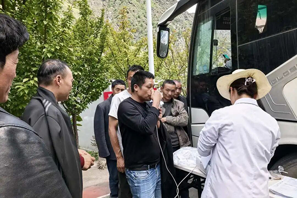 麻德美麗鄉(xiāng)村公路項目組織一線工人崗前職業(yè)健康體檢